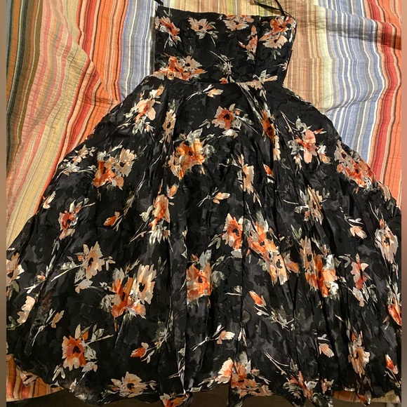Black dress with flowers for event - size small - beautiful - Picture 1 of 7